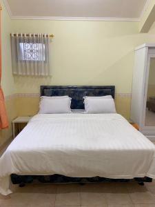 Postel nebo postele na pokoji v ubytování Villas Dalia Puncak Na5/10 + 15 fotografií