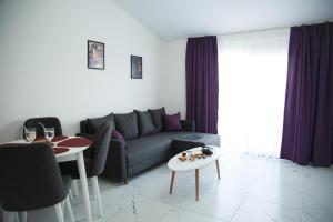 a living room with a couch and a table at ArtLife apartments FIGA с видом на море in Alanya