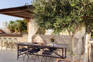 Stunning 4BR Duplex Penthouse by HolyGuest
