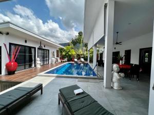 Bazén v ubytování Villa Darring 4 chambres piscine nebo v jeho okolí