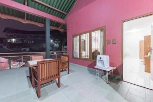 Posezení v ubytování RedDoorz Plus At Hotel Griya Astoeti