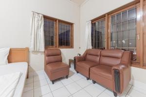 Posezení v ubytování RedDoorz Plus At Hotel Griya Astoeti