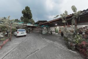 Fotografie z fotogalerie ubytování RedDoorz Plus At Hotel Griya Astoeti v destinaci Bogor