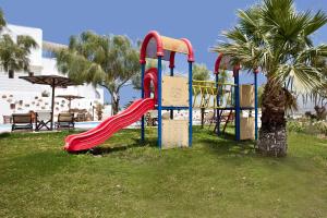 Children's play area sa Naxos Kalimera Apartments