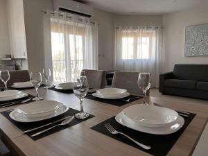 Setusvæði á Cozy, Spacious 3 Bedroom Maisonette, 6 to 9 ppl, 1 min walk from Seafront