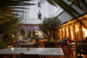 Un restaurant sau alt loc unde se poate mânca la Hotel Carpathia