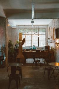 a living room with a table and a piano at KOZA HOSTEL Coffee & Chill in Çekirge