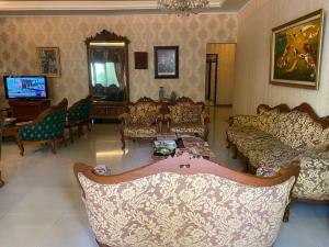 a living room with a couch and a table at Aldeoz Ndalem Marwatan Surakarta in Bonorejo