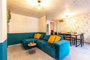 a living room with a blue couch and a table at Le petit cocon in Levroux