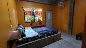 a bedroom with a bed and a window at Sabaidee Inn in Pai