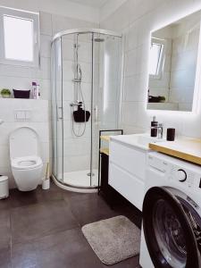 Koupelna v ubytování PrivLike apartment + 28 fotografií