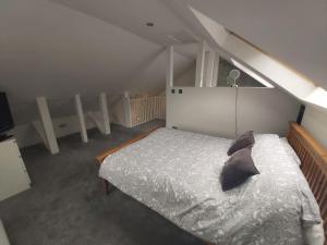 Postel nebo postele na pokoji v ubytování Stony Stratford Private Cosy Home