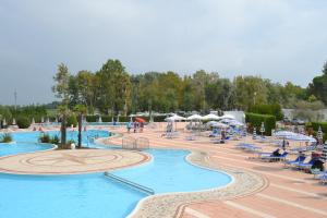 Porto FalconeraにあるAlbatross Mobile Homes on Camping Laguna Villageのギャラリーの写真