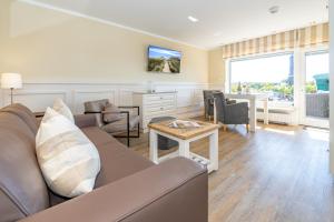 a living room with a couch and a table at App Kampen in Kampen