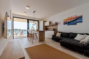 Η κουζίνα ή μικρή κουζίνα στο Sunset Apartments +37 φωτογραφίες