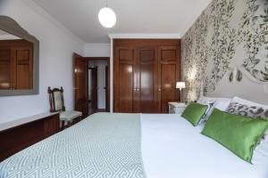 A bed or beds in a room at La Minilla Suite