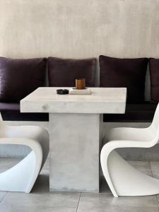 Posezení v ubytování CASAGOLD Glyfada Luxury Apartment Near The Sea