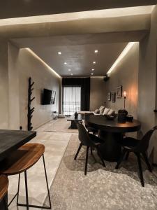 Posezení v ubytování CASAGOLD Glyfada Luxury Apartment Near The Sea