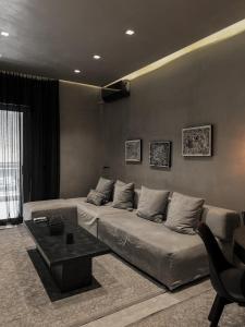 Posezení v ubytování CASAGOLD Glyfada Luxury Apartment Near The Sea