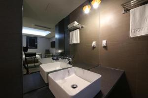 Koupelna v ubytování Hotel Yeoubi + 20 fotografií