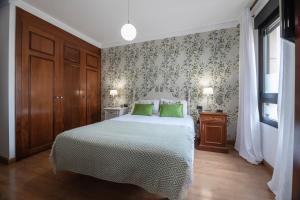 A bed or beds in a room at La Minilla Suite
