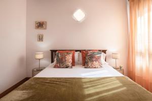 A bed or beds in a room at La Minilla Suite