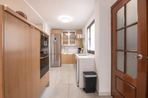 A kitchen or kitchenette at La Minilla Suite