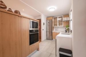 A kitchen or kitchenette at La Minilla Suite