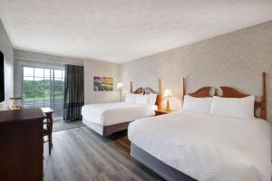 Postel nebo postele na pokoji v ubytování Days Inn by Wyndham Edmundston