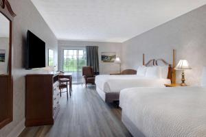Postel nebo postele na pokoji v ubytování Days Inn by Wyndham Edmundston