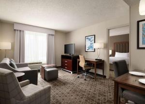 TV a/nebo společenská místnost v ubytování Homewood Suites by Hilton Somerset
