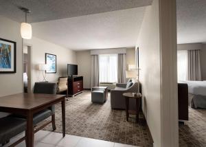 TV a/nebo společenská místnost v ubytování Homewood Suites by Hilton Somerset