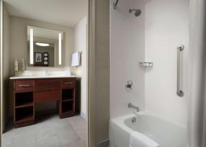 Koupelna v ubytování Homewood Suites by Hilton Somerset
