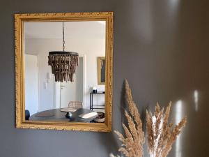 a mirror reflecting a table in a living room at Olivia in Tholey