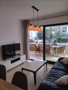a living room with a couch and a tv at Morello 1A in Calpe