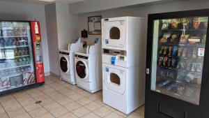 a laundry room with washing machines and a refrigerator at Motel 6-Leominster, MA in Leominster
