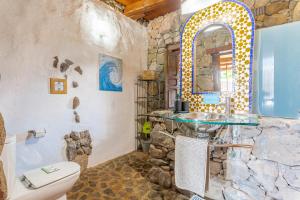 Koupelna v ubytování Finca De Arrieta Village - Yurts and Stone Cottages - Shared Pool - Walking distance to Arrieta Beach - Off Grid