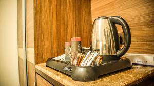 a coffee maker sitting on top of a counter at Al Mokhtara Diamond in Medina