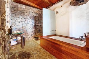 Fotografie z fotogalerie ubytování Finca De Arrieta Village - Yurts and Stone Cottages - Shared Pool - Walking distance to Arrieta Beach - Off Grid v destinaci Tabayesco
