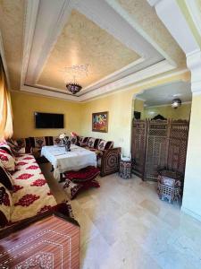 a living room with a couch and a table at Luxueux Appartement centre et plage & wifi ! in Tangier