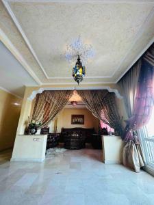 a living room with a chandelier and a ceiling at Luxueux Appartement centre et plage & wifi ! in Tangier