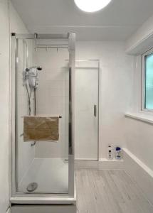 Ένα μπάνιο στο Bright, Warm & Cozy house in Harpurhey +19 φωτογραφίες