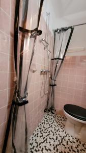 Koupelna v ubytování Berg-Büdchen - schnuckelige Maisonette-FeWo - gemütlich und günstig + 20 fotografií