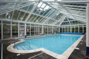 A piscina localizada em Tregenna Castle Resort ou nos arredores