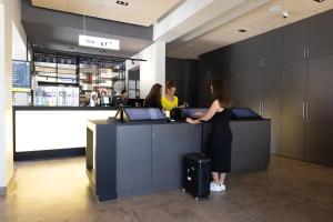 入住慕尼黑哈克桥站A&O经济型连锁酒店 的客人
