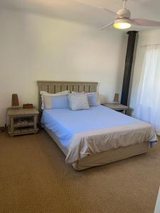 Tempat tidur dalam kamar di Hartees fun and tranquility