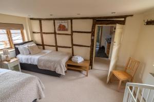 Cama o camas de una habitación en Blackgreaves Farmhouse