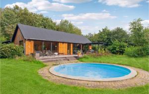 Bazén v ubytování Beautiful Home In Frederiksvrk With Outdoor Swimming Pool nebo v jeho okolí