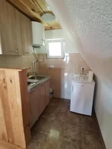 Kuchyň nebo kuchyňský kout v ubytování Village Cottage