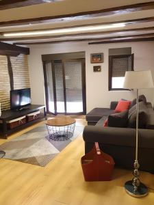 A television and/or entertainment centre at Segundo Caballerias, junto a la catedral, Aire Acondicionado, Wifi